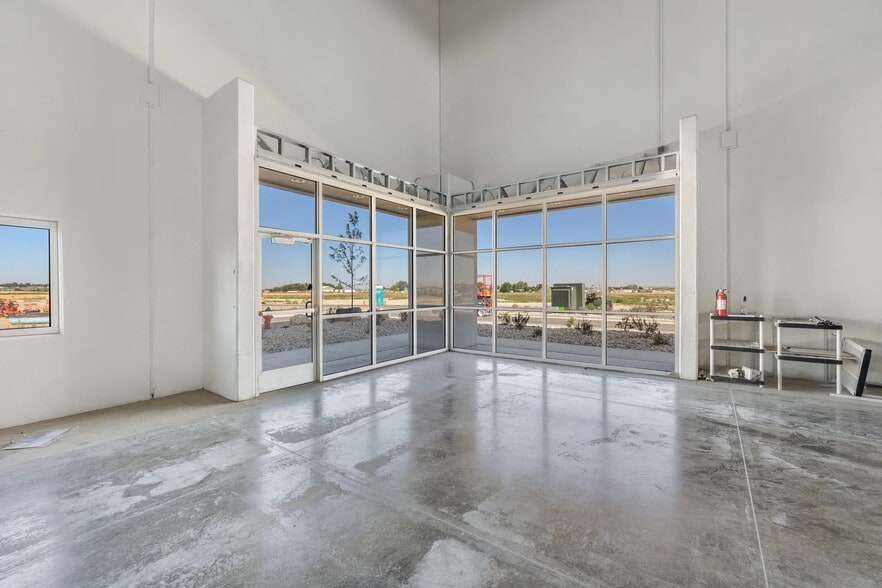 More Photos Of 19127 Red Label Ln, Caldwell Warehouse For Lease
