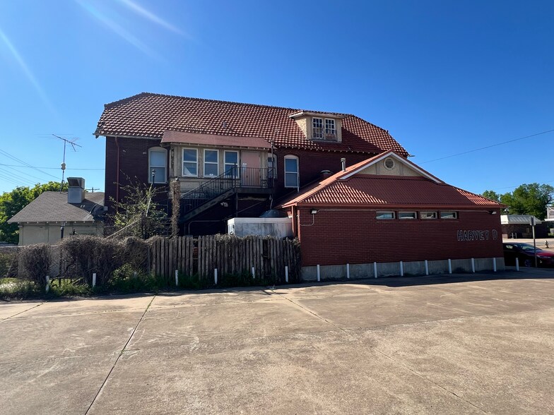 More Photos Of 821 W Broadway St, Muskogee Restaurant For Sale