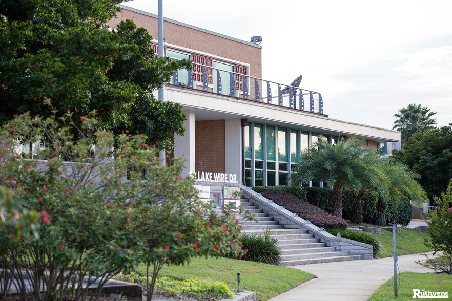 More Photos Of 20 Lake Wire Dr, Lakeland Office For Lease