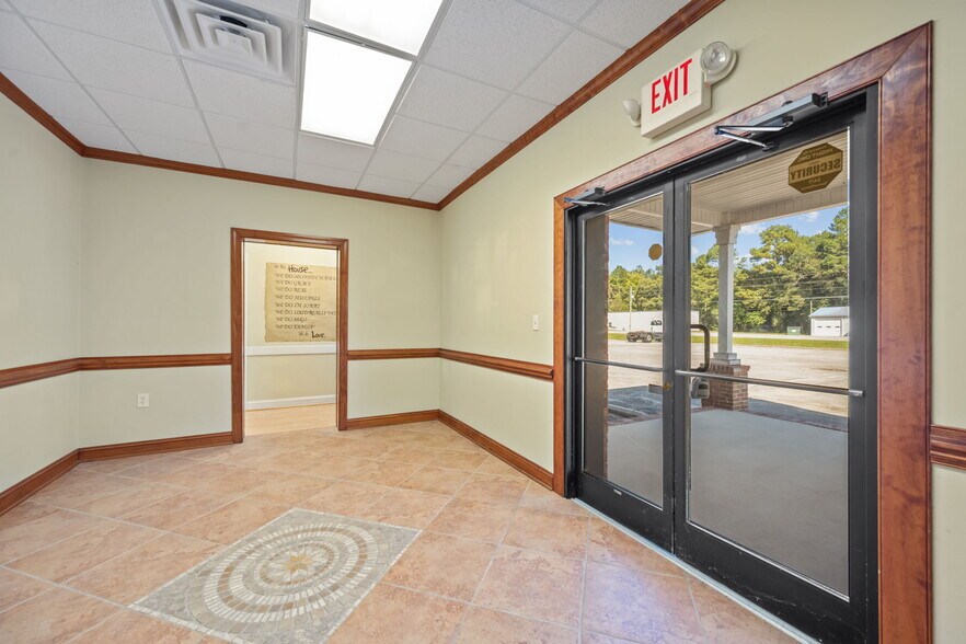 More Photos Of 441 Kinston Hwy, Richlands Office For Sale