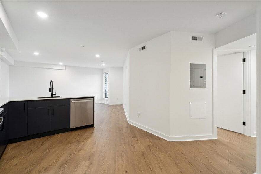 More Photos Of 1951 Point Breeze Ave, Philadelphia Apartments For Sale