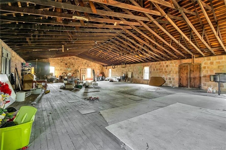 More Photos Of 1693 Quaker Rd, Barker Restaurant For Sale