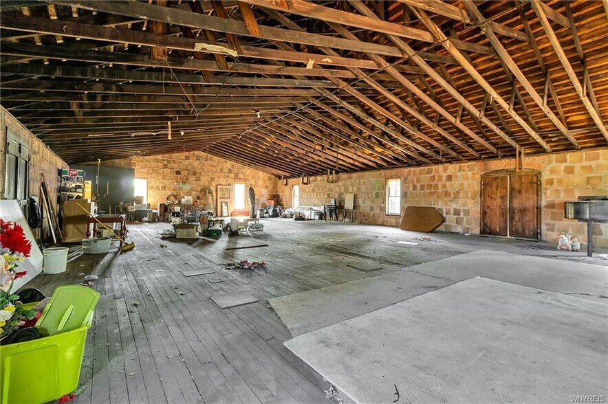 More Photos Of 1693 Quaker Rd, Barker Restaurant For Sale