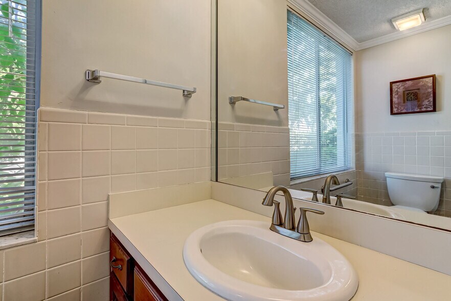 More Photos Of 5233 San Jose Blvd, Jacksonville Office Residential For Lease