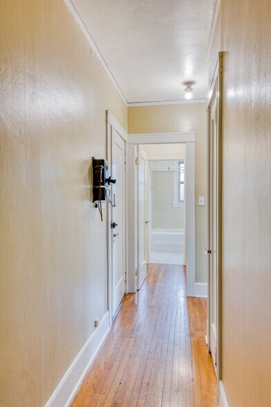 More Photos Of 4025 SE Hawthorne Blvd, Portland Apartments For Sale