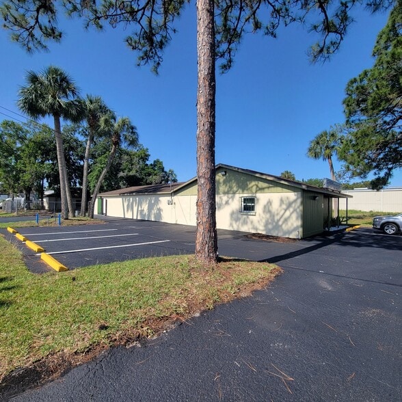 More Photos Of 7939 Leo Kidd Ave, Port Richey Flex For Lease