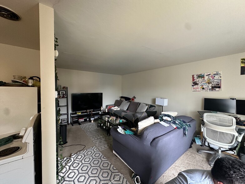 More Photos Of 2550 35th Ave, Oakland Apartments For Sale