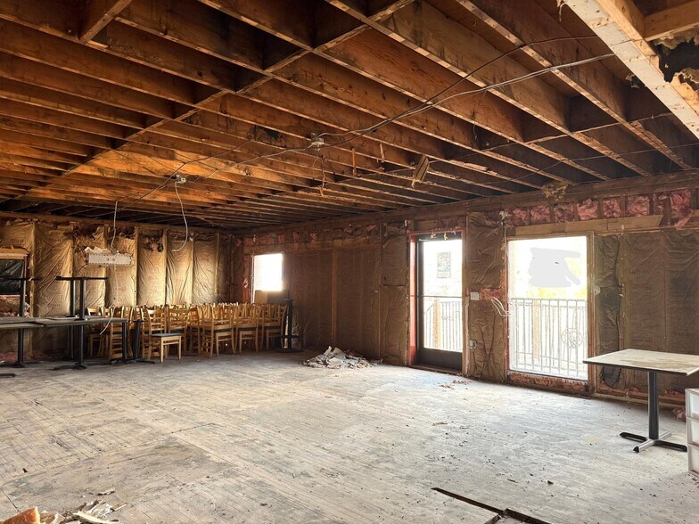 More Photos Of 135 E Cloverland Dr, Ironwood Freestanding For Sale