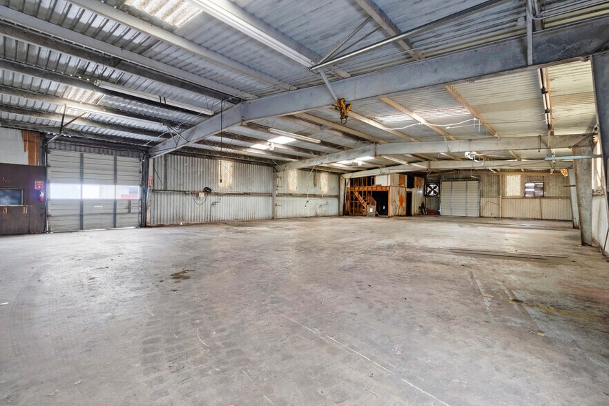 More Photos Of 1801 N Main St, Baytown Flex For Sale