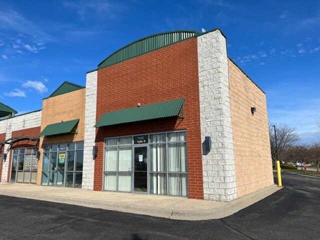 More Photos Of 7020 Huntley Rd, Carpentersville Storefront Retail Office For Lease