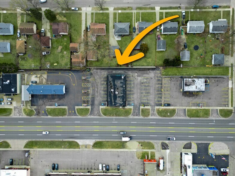 More Photos Of 33729 Ford Rd, Garden City Bar For Lease