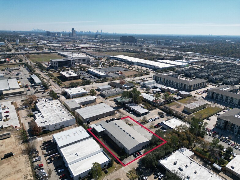 More Photos Of 1175-1179 Brittmoore Rd, Houston Warehouse For Sale