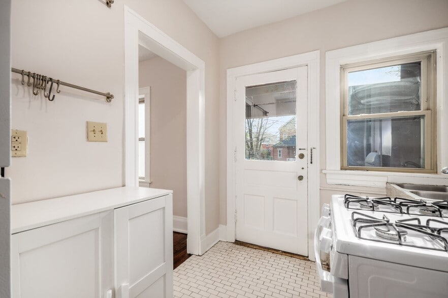 More Photos Of 94 N 20th St, Columbus Apartments For Sale