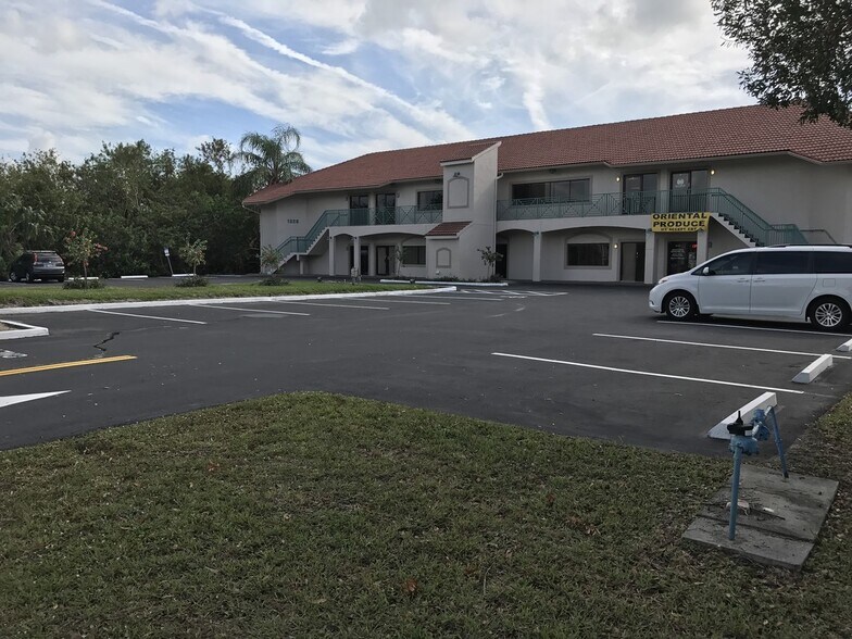 Primary Photo Of 1326 SE Malabar Rd, Palm Bay Medical For Lease