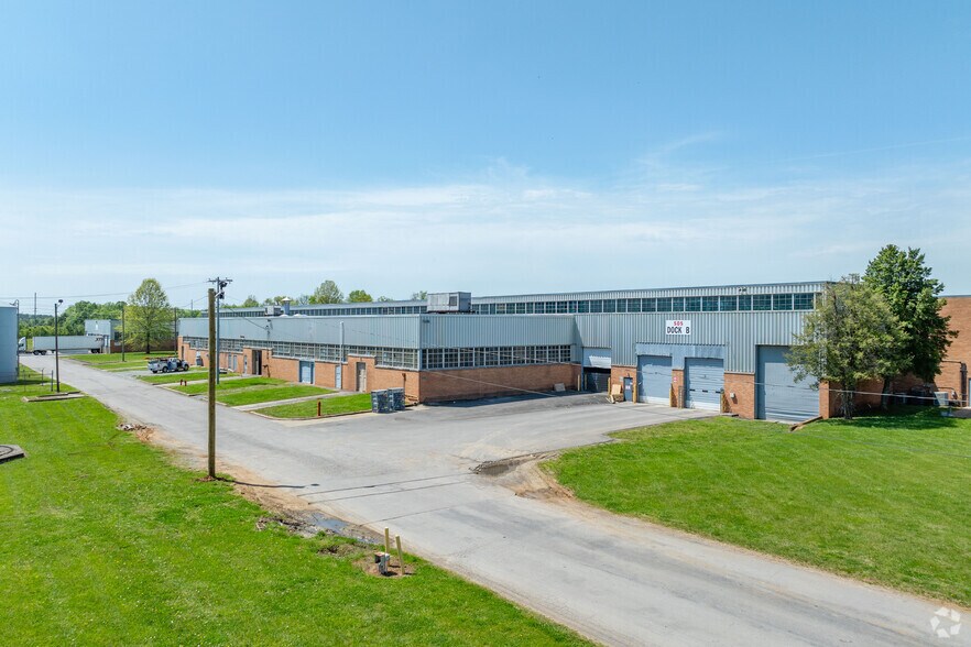 More Photos Of 800 Middle Tennessee Blvd, Murfreesboro Warehouse For Lease