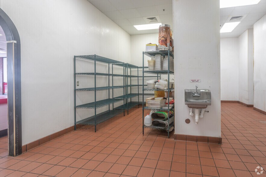 More Photos Of 1430 High St, Williamsburg General Retail For Lease