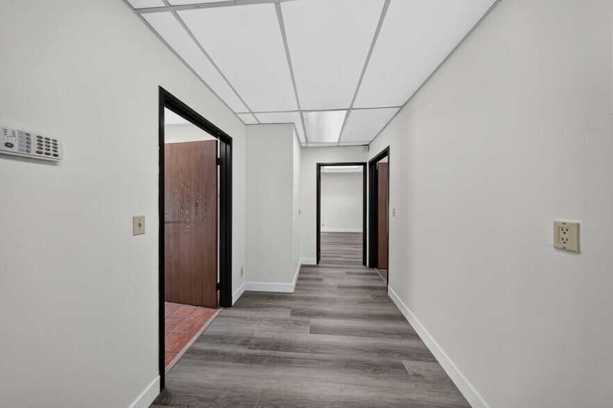 More Photos Of 21358 Nordhoff St, Chatsworth Light Distribution For Lease