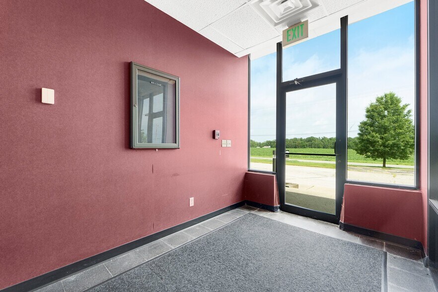 More Photos Of 8645 E Backwater Rd, North Webster Showroom For Lease