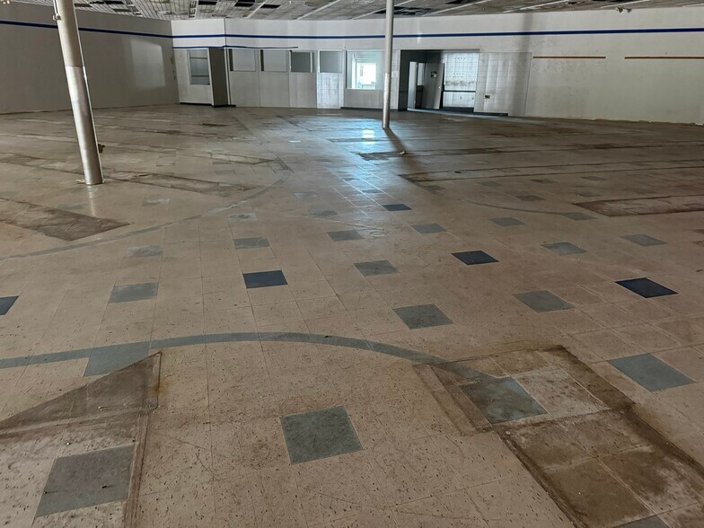More Photos Of 701 Atlanta Rd, Seaford Freestanding For Lease