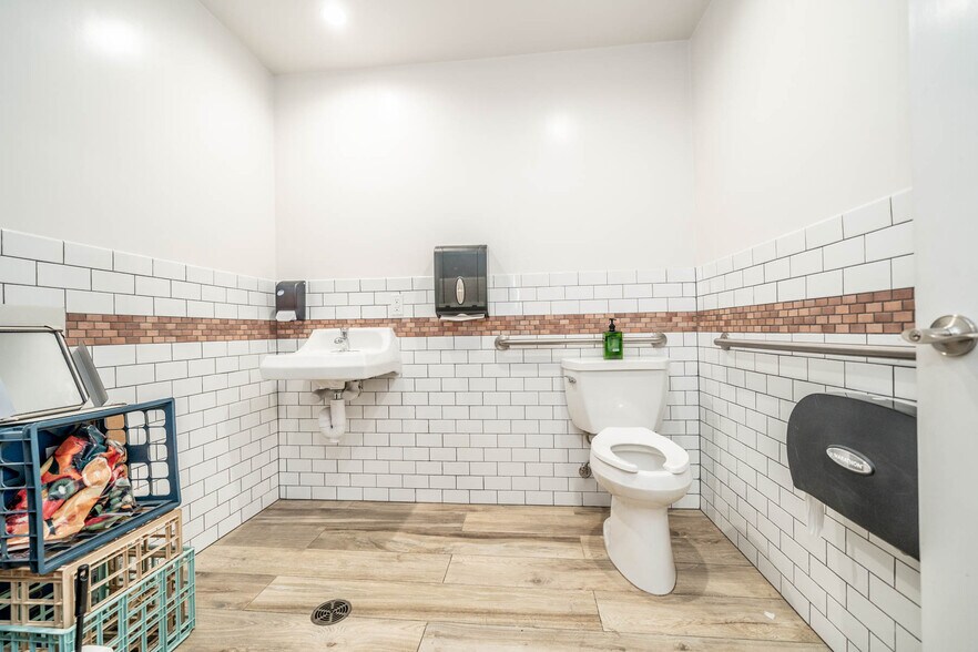 More Photos Of 2503 Beverly Blvd, Los Angeles Medical For Sale