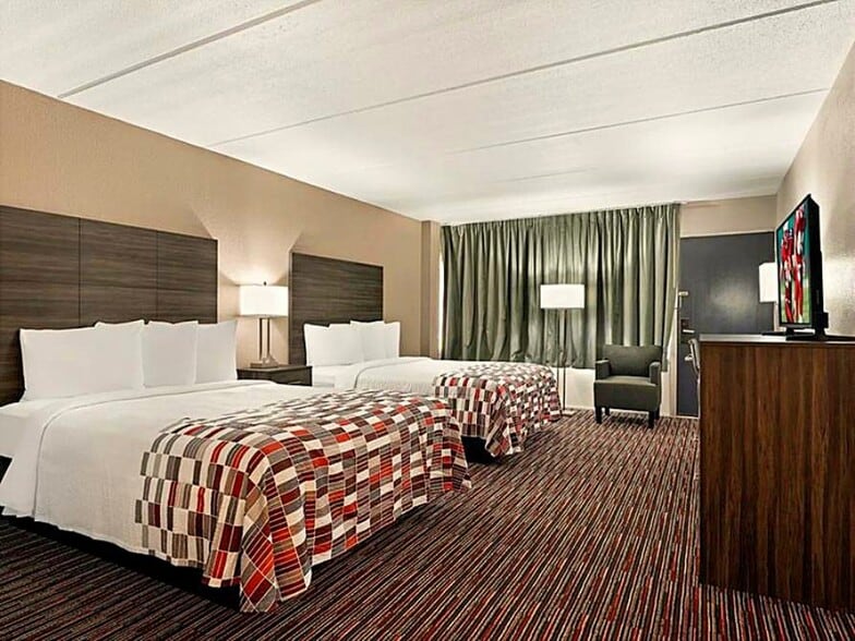 More Photos Of 2545 N 5th Street Hwy, Reading Hotel For Sale