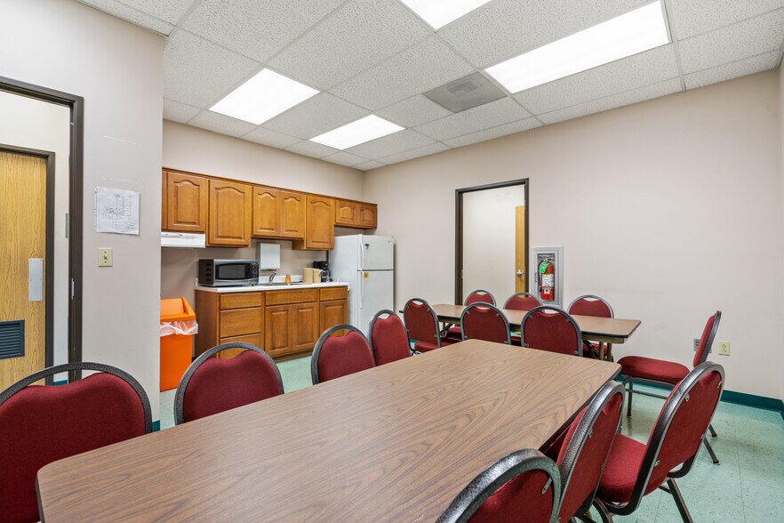 More Photos Of 77-87 Glade Dr, Kittanning Flex For Sale