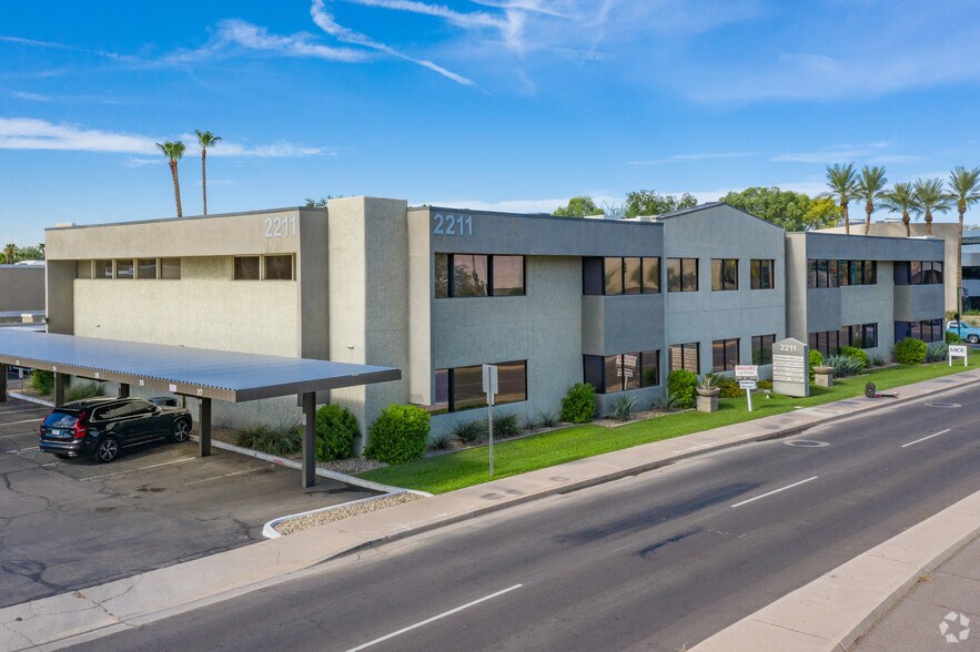 More Photos Of 2211 E Highland Ave, Phoenix Office For Lease