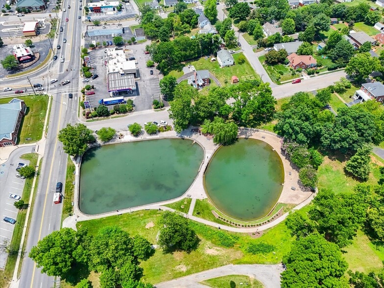 More Photos Of 722-726 Roanoke St, Salem Research And Development For Sale