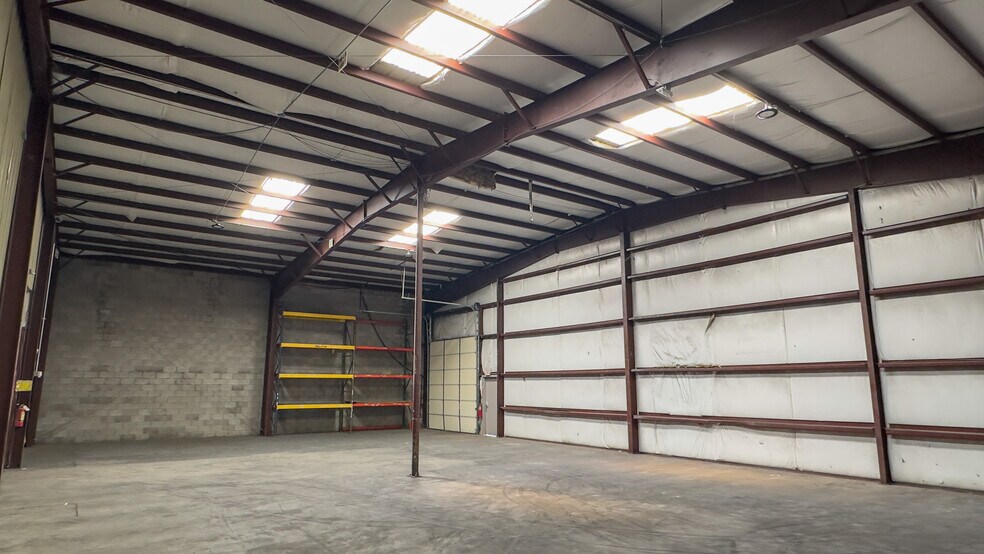 More Photos Of 1345 Geronimo Dr, El Paso Distribution For Sale