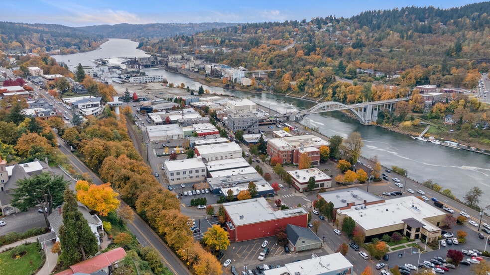 More Photos Of 900 Main St, Oregon City Storefront Retail Office For Lease