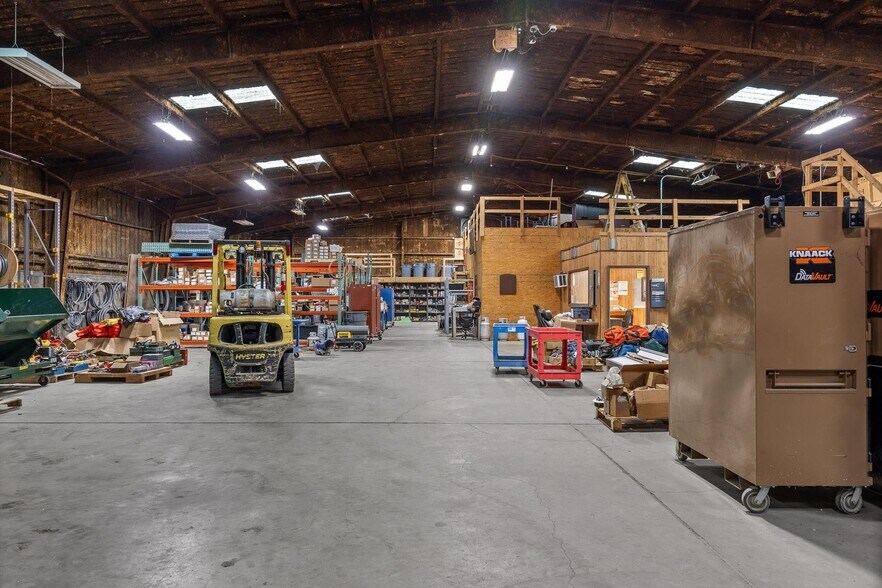 More Photos Of 1801 E 23rd St, Chattanooga Light Distribution For Lease