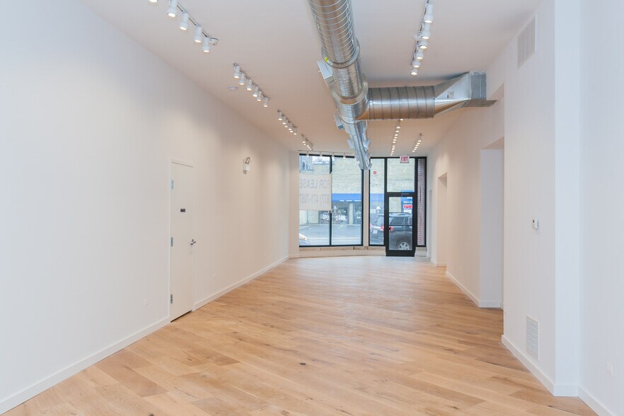 More Photos Of 2901-2911 N Clark St, Chicago Storefront Retail Residential For Lease