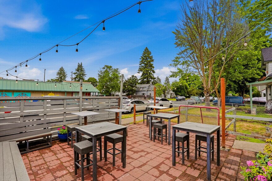 More Photos Of 2926 N Monroe St, Spokane Bar For Sale