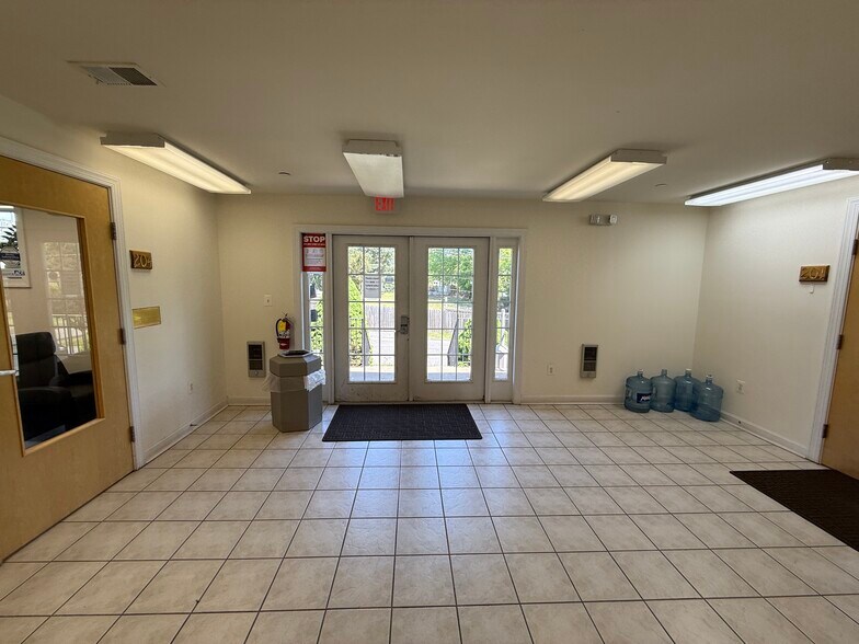 More Photos Of 8314 Browns Ln, Manassas Flex For Lease