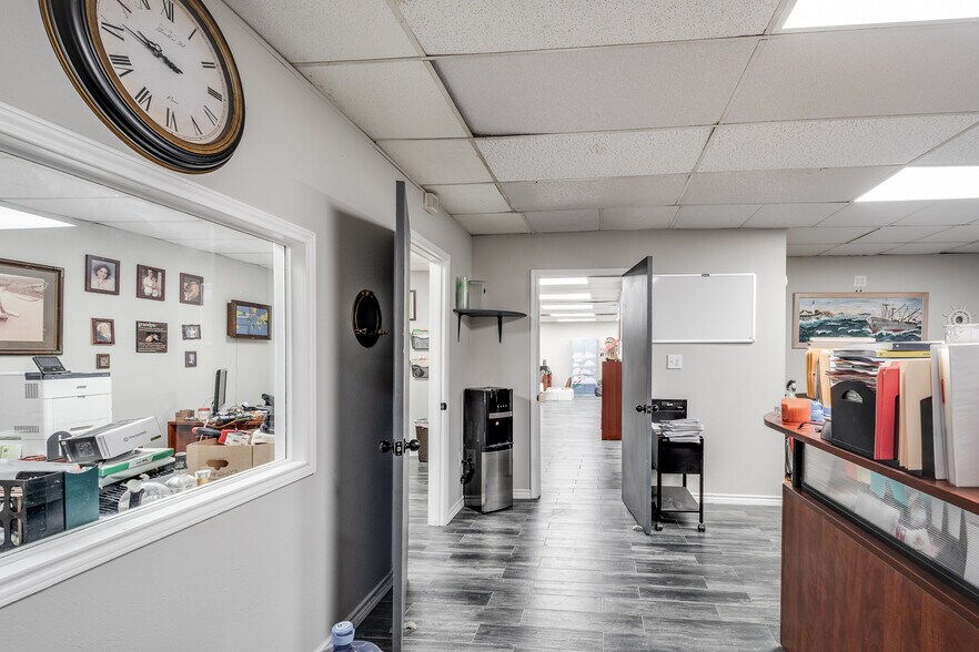 More Photos Of 17717 Highway 59 N, Humble Auto Repair For Sale