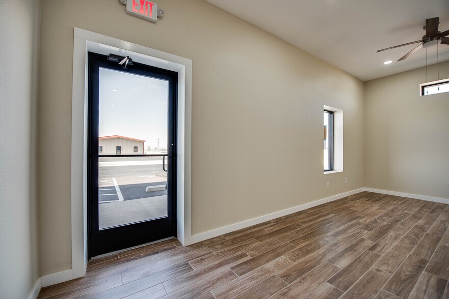 More Photos Of 1712 FM 1788, Midland Warehouse For Lease