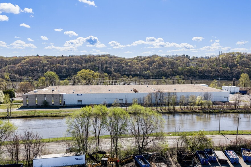 Primary Photo Of 111 Mosher St, Holyoke Warehouse For Lease