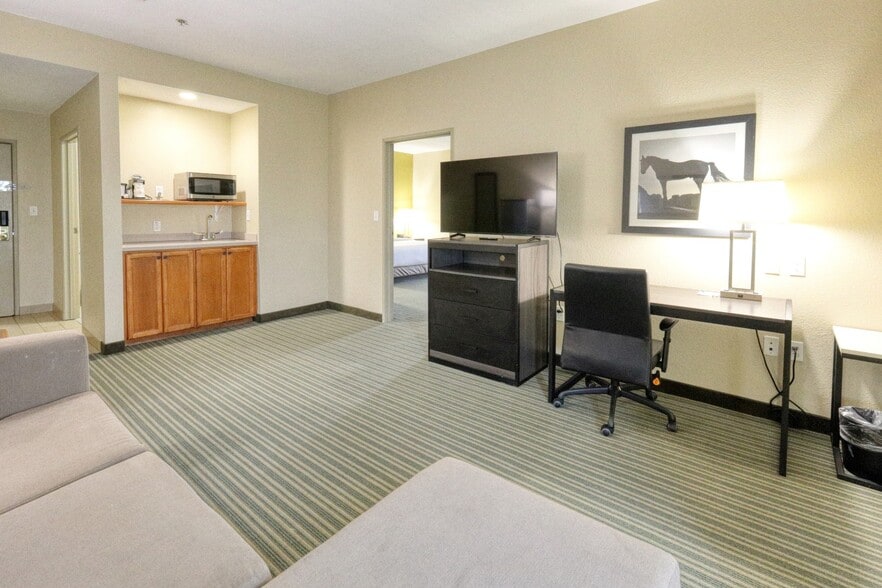 More Photos Of 10446 Interstate 37, Corpus Christi Hotel For Sale