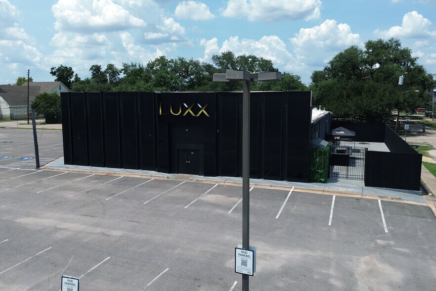 More Photos Of 5002 Washington Ave, Houston Bar For Lease