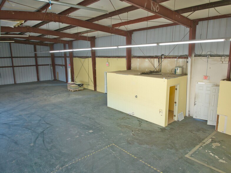 More Photos Of 800 Margaret St, Pahrump Manufacturing For Lease