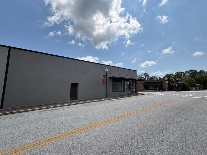 More Photos Of 11 E Doyle St, Toccoa General Retail For Lease