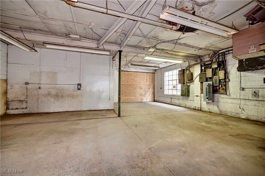 More Photos Of 422 S Green Rd, South Euclid Warehouse For Sale