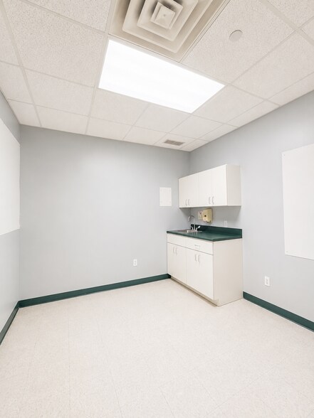 More Photos Of 8710 5th Ave, Brooklyn Medical For Lease