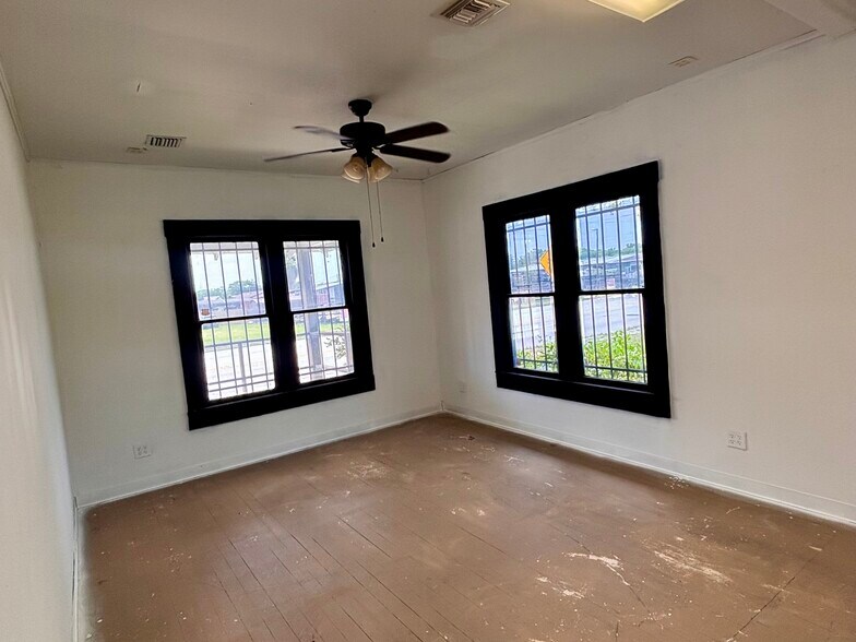 More Photos Of 490 N Spring Garden Ave, Deland Freestanding For Sale