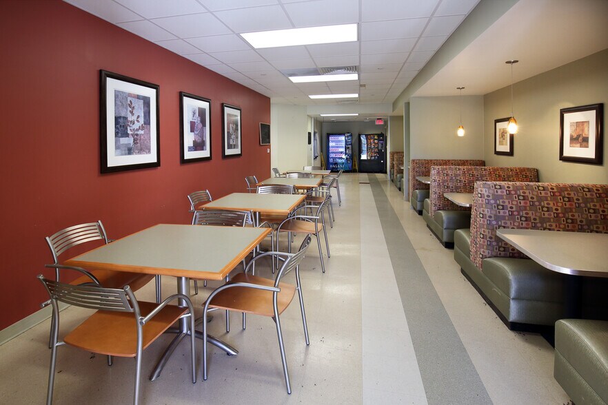 More Photos Of 1905 Doctors Hospital Dr, Bridgeport Healthcare For Sale