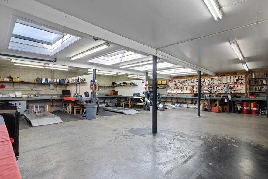 More Photos Of 735 Gilman St, Berkeley Showroom For Sale
