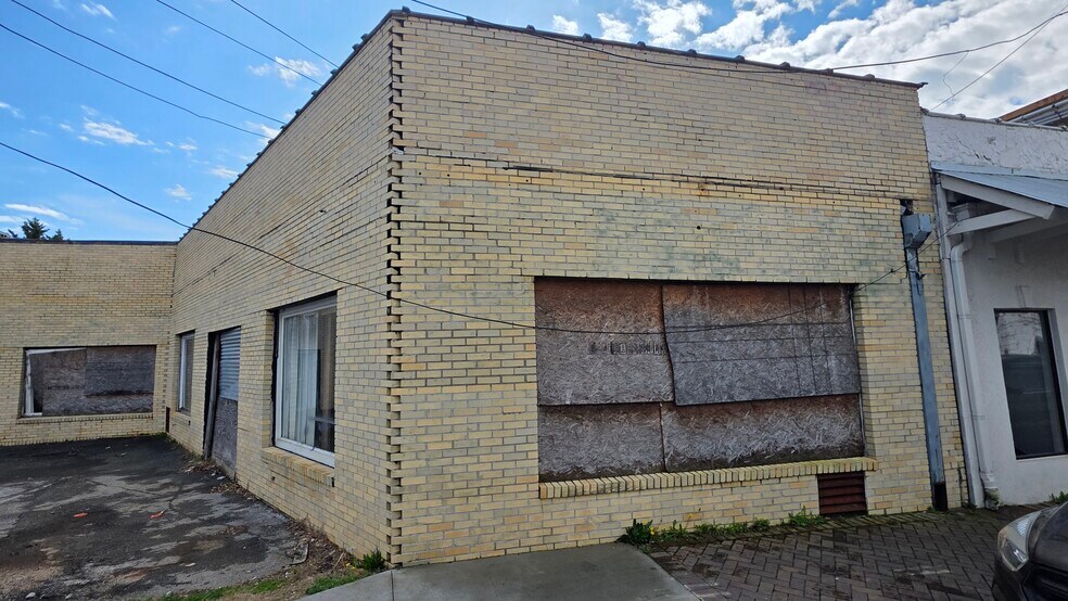 More Photos Of 5367 E Mountain St, Stone Mountain Freestanding For Lease