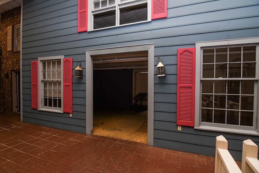 More Photos Of 106 W North Railroad St, Four Oaks Storefront For Sale