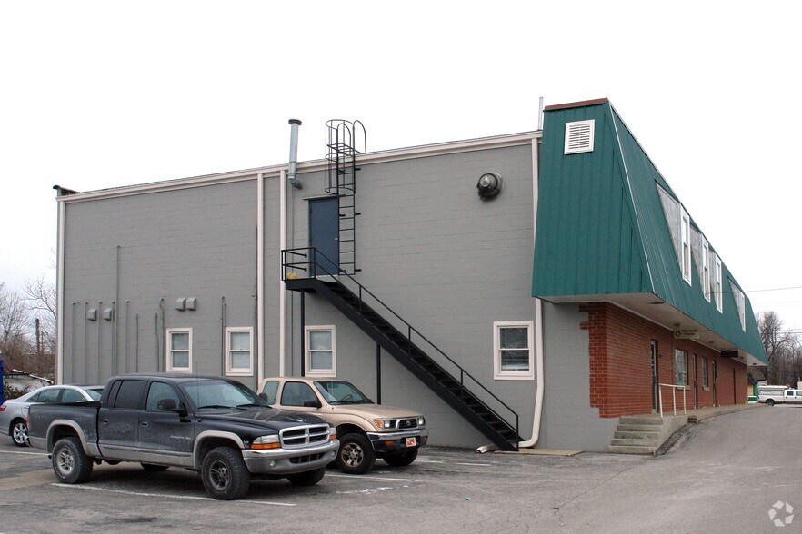 More Photos Of 426 Lexington Rd, Versailles Restaurant For Lease