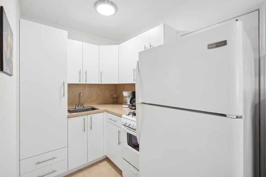 More Photos Of 1201 S Federal Hwy, Hollywood Hotel For Sale